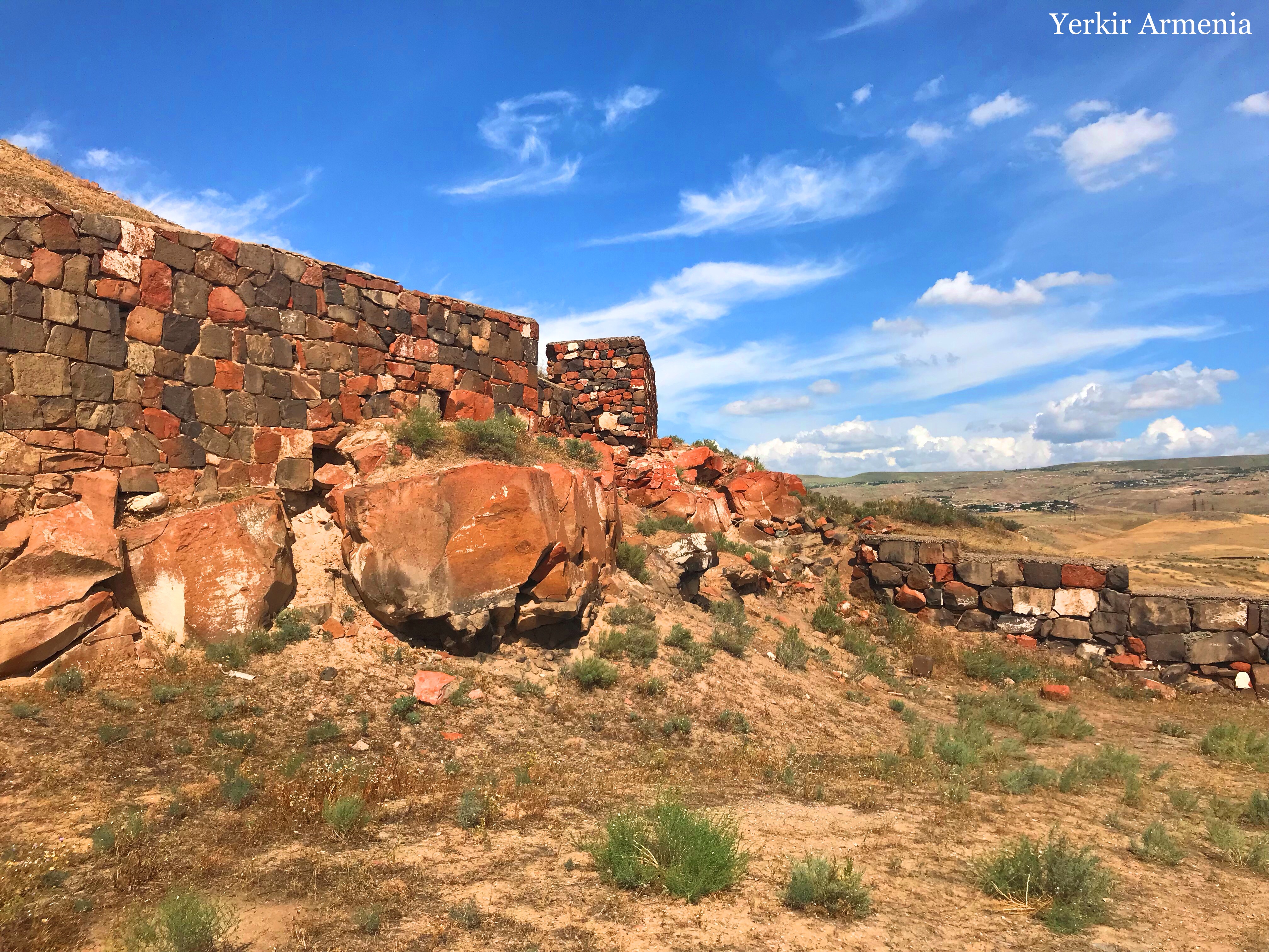 Крепость эребуни фото